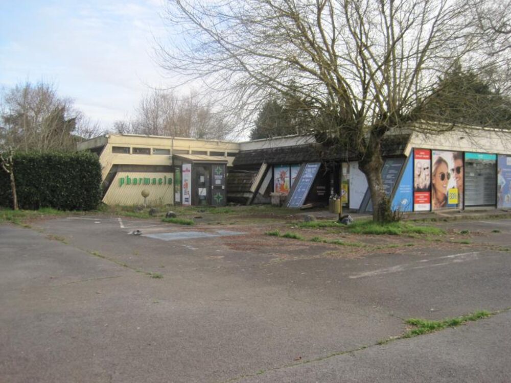   A vendre local commercial de 258 m2 à rénover à ST DENIS DE PILE St denis de pile