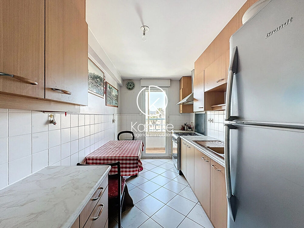 Vente Appartement Appartement Hyeres 5 pièce(s) 106 m2, Dernier étage, Terrasse Hyeres