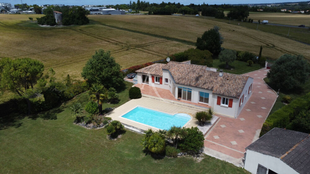 Maison Saintes 5 pièce(s) avec piscine et son appartement dédié