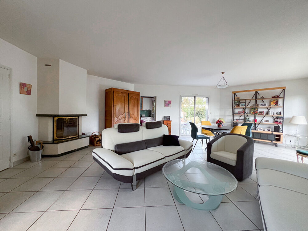 Vente Maison Maison d'architecte à Bouchemaine quartier La Pointe de 7 pièces 188m2, 5 chambres, garage et jardin Bouchemaine