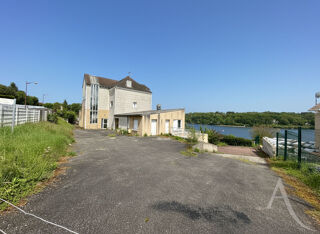  Immeuble à vendre 15 + pièces 715 m²