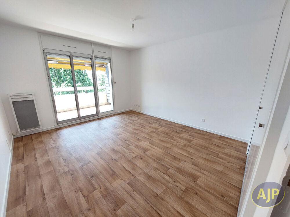 Location Appartement Résidence sénior - Rue Paul Bellamy - Appartement T2 avec cave Nantes