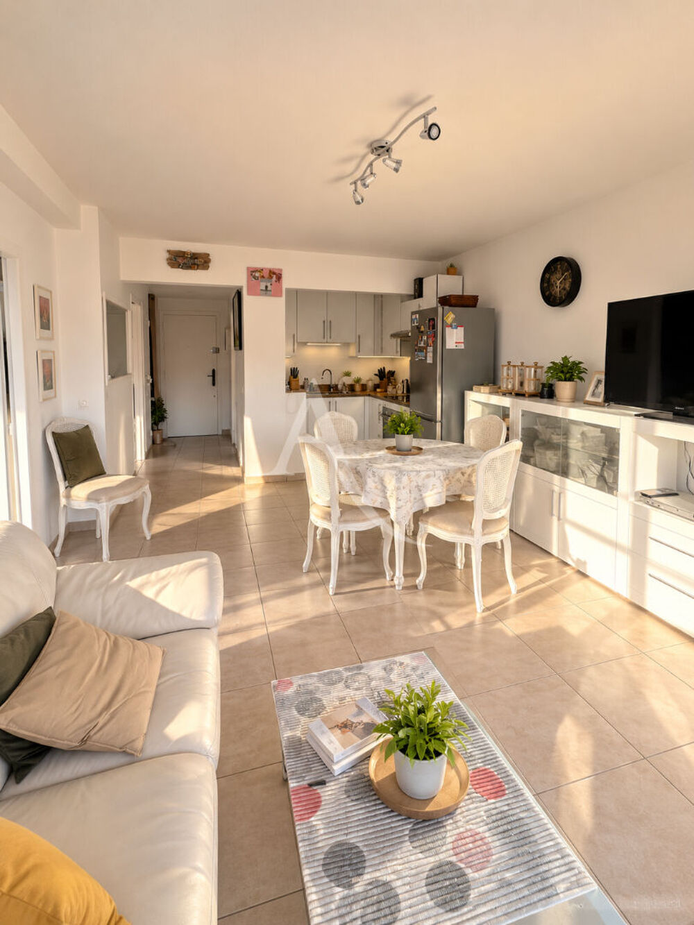 Vente Appartement CROIX DES GARDES - 2/3 PIÈCES  - LOGGIA - 2 PARKINGS et CAVE Cannes