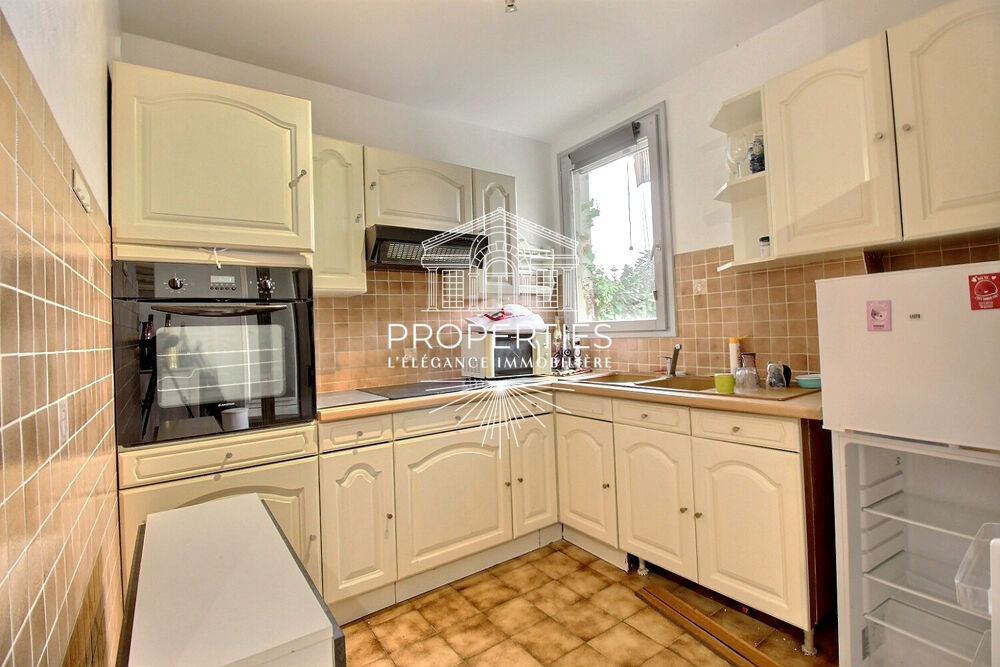 LA LONDE - CENTRE VILLE - STUDIO EN REZ-DE-JARDIN - 23M² - PARKING PRIVATIF