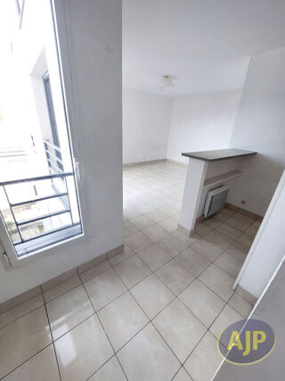 Appartement à louer 1 pièce 28 m²