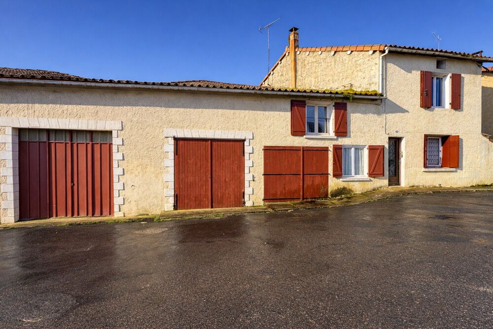 Maison 4 pièces 114 m² · à Ruffec · 114 m² · 71 000 €