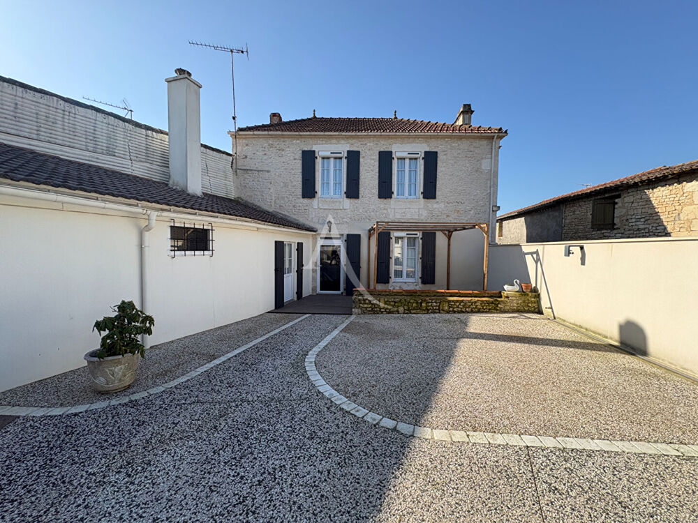 Maison 8 pièce(s) 230 m2 - 4 chambres - NALLIERS