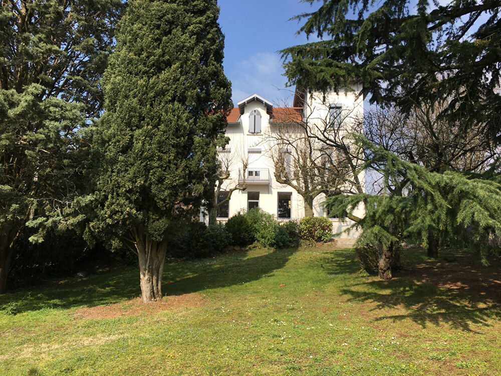 Maison 9 pièces 245 m² · à Caluire Et Cuire · 245 m² · 1 750 000 €