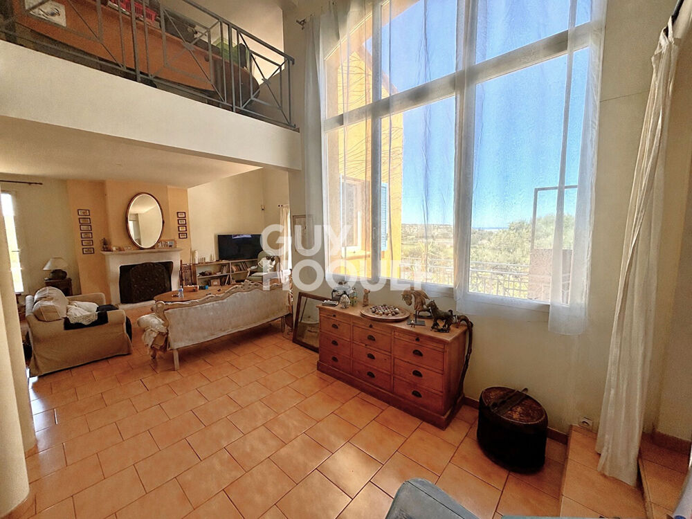 Vente Maison Entre mer et nature, une propriété rare dominant la Méditerranée La palme