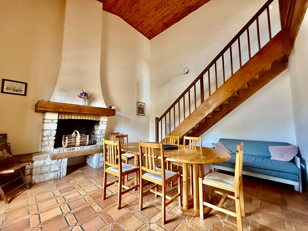 Maison de village française de caractère avec 4 chambres, jardin et dépendances