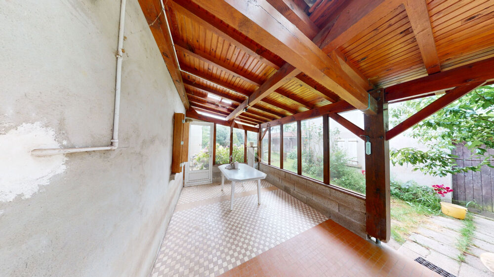 Ancienne ferme à rénover de 149 m² habitables avec dépendances sur environ 4000 m² de terrain