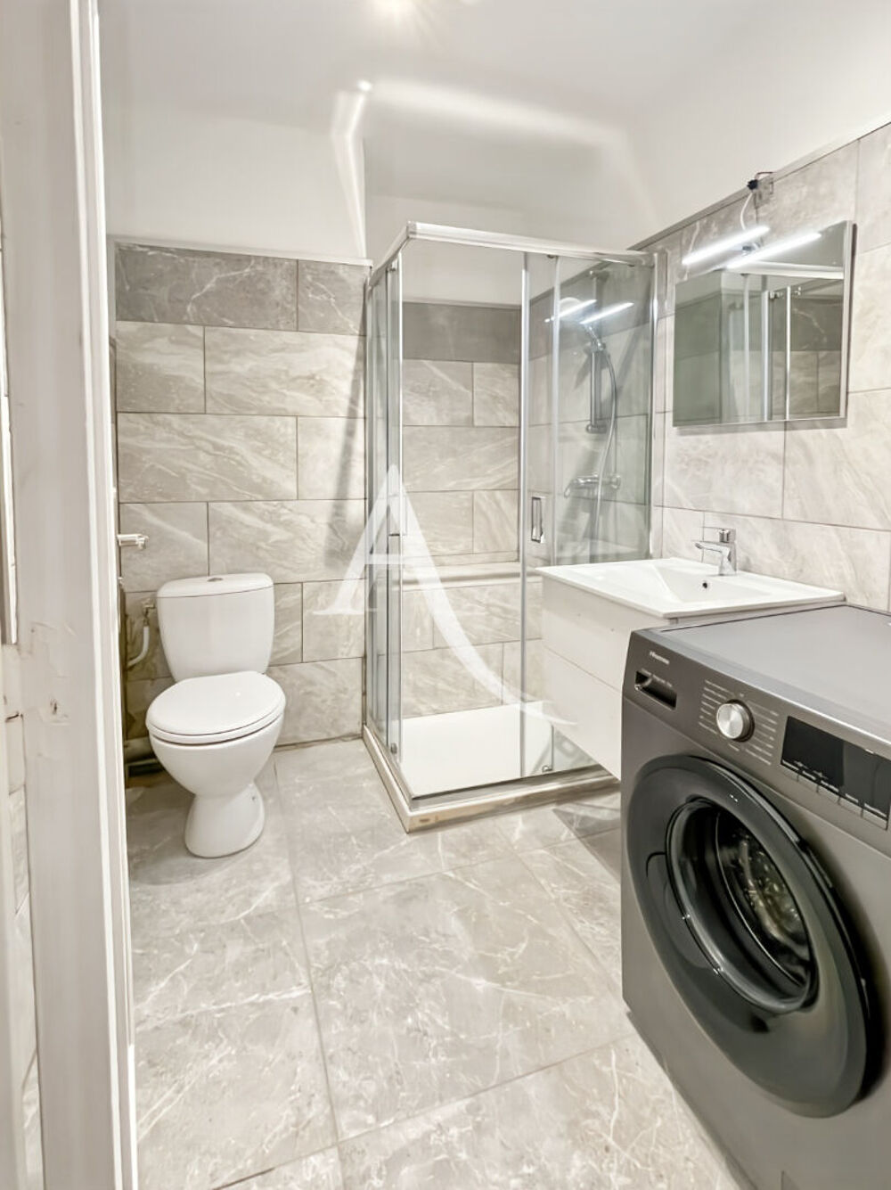 Appartement Le Cannet 1 pièce 27.72 m² avec profonde terrasse