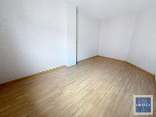  Appartement à louer 4 pièces 82 m²