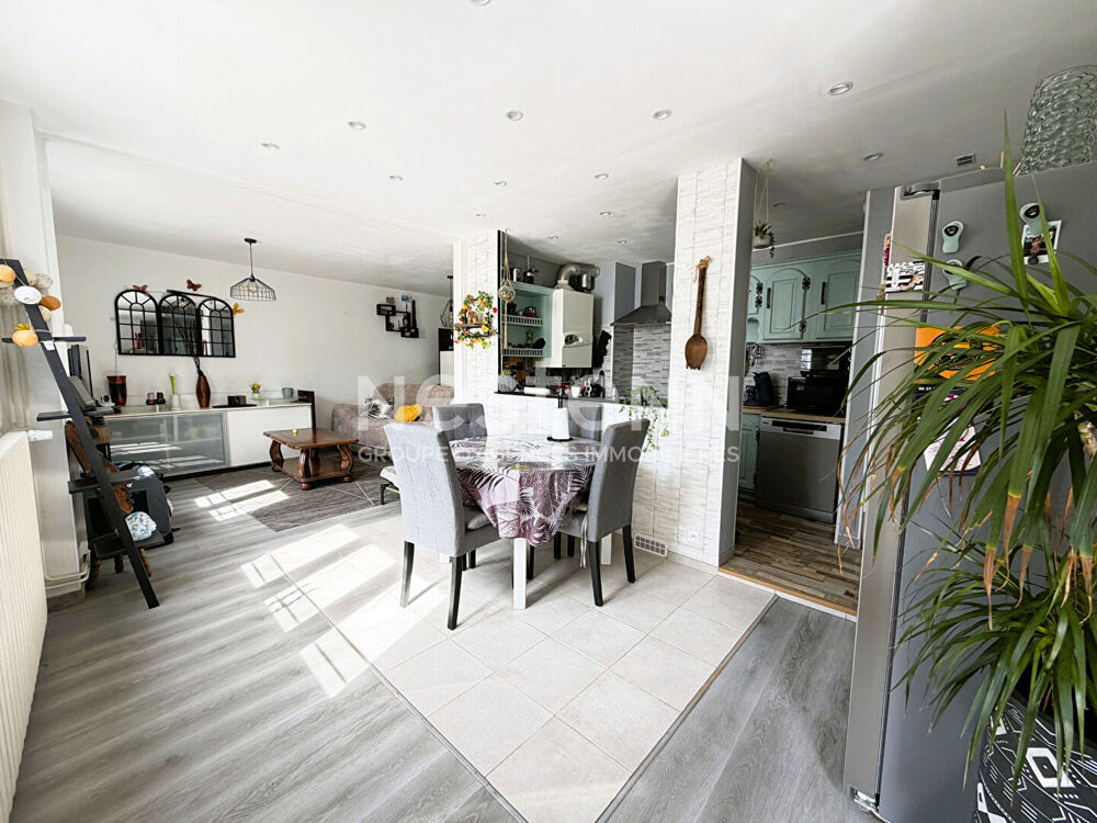 Vente Maison Vente jolie maison rénovée de 105 m² avec 3 chambres, terrasse, centre ville de Château-du-loir (72500) Montval sur loir