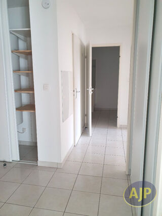  Appartement à louer 3 pièces 69 m²