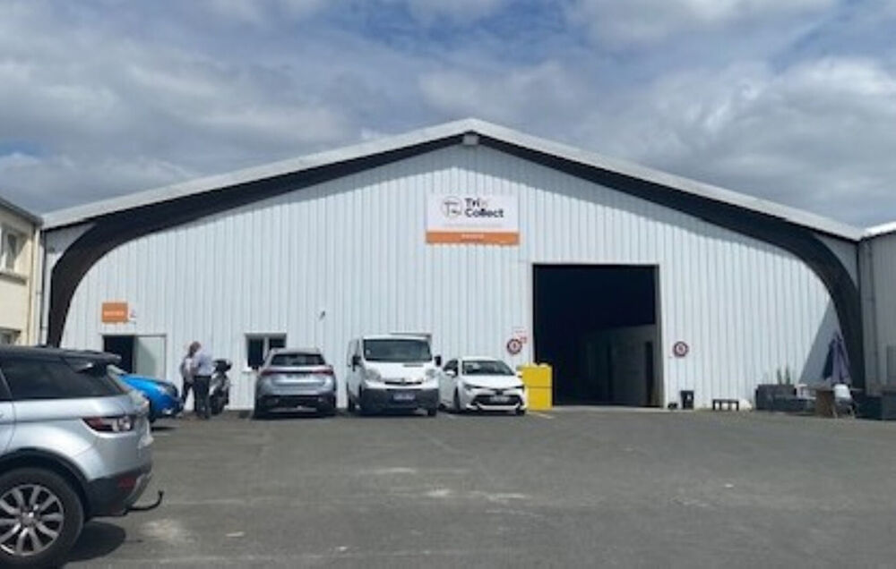   Local d'activité Loire Authion de 1370 m2, locataire en place 