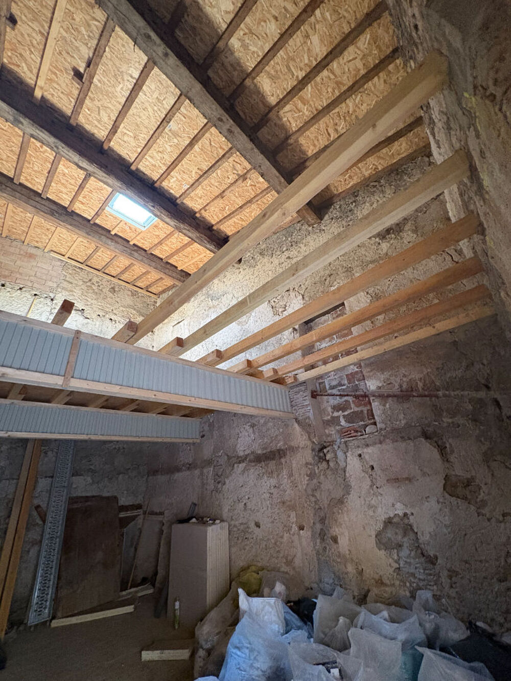 Vente Maison REMISE À RÉNOVER 82 m² SUR DEUX NIVEAUX FORT POTENTIEL D'AMÉNAGEMENT Saint hilaire