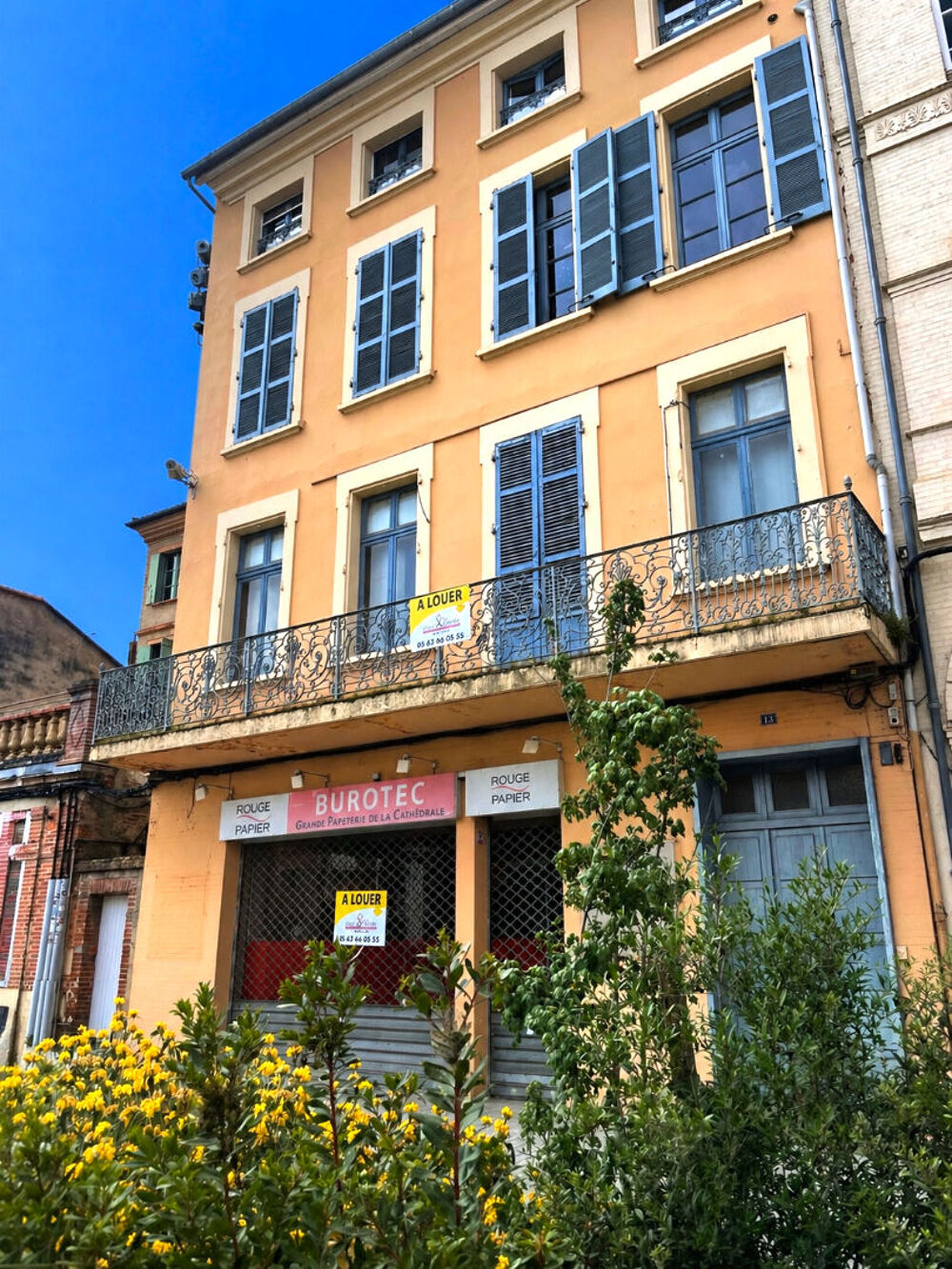   Local commercial centre historique de Montauban 