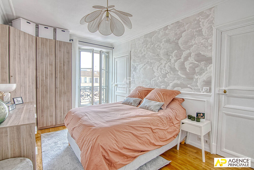 Vente Appartement Versailles Mairie-Chantiers   Appartement 3 pièces 73.88 m² au sol situé au 2ème étage avec cave et grenier Versailles