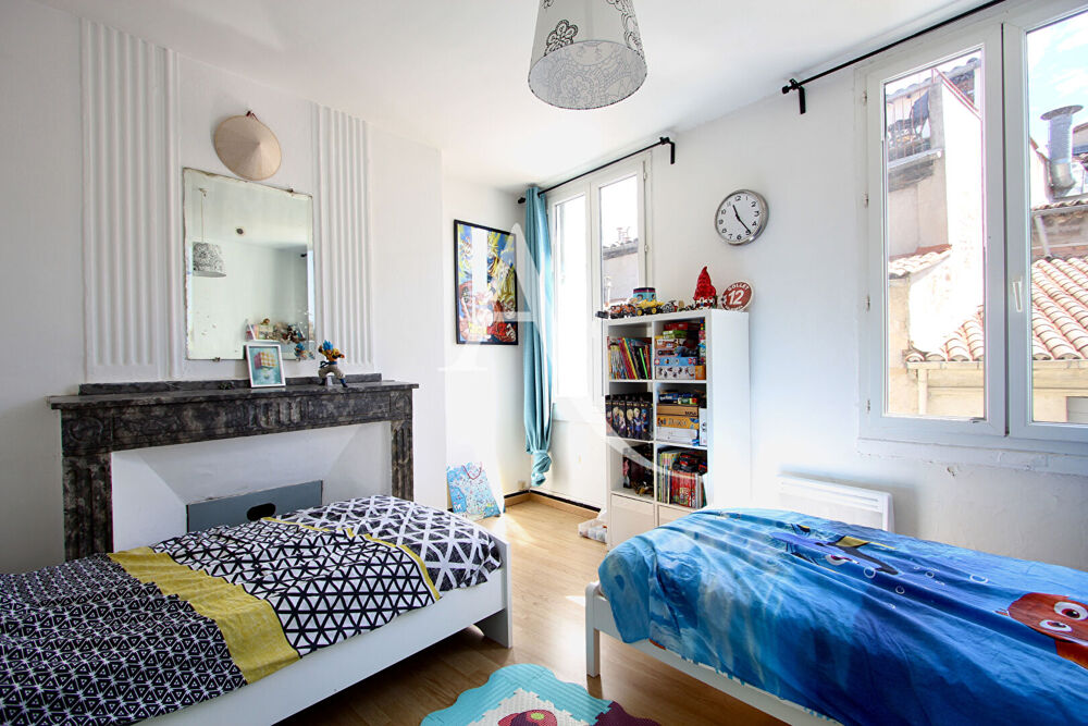 Location Appartement BEAU T4 NON MEUBLÉ de près de 100 m2 au 3e étage sans ascenseur en plein coeur de MONTPELLIER Montpellier