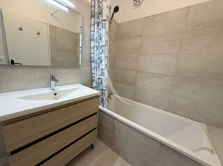  Appartement à louer 3 pièces 81 m²