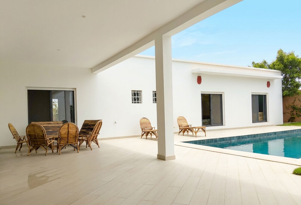 Vente Maison BELLE VILLA NEUVE VENDUE MEUBLEE AVEC PISCINE SUR 930m2 DE TERRAIN SITUEE DANS UNE NOUVELLE RESIDENCE Nguerigne (Senegal)