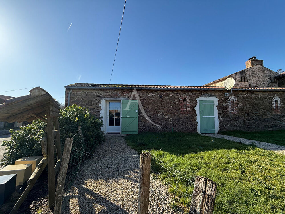 Location Maison Maison meublée La Chaize Le Vicomte 1 pièce(s) 16.30 m2 La chaize le vicomte