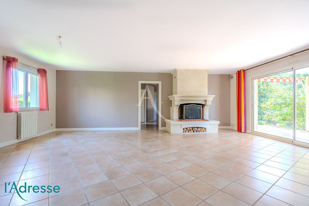 LEOGNAN BOURG - maison contemporaine de plain pied avec double garage