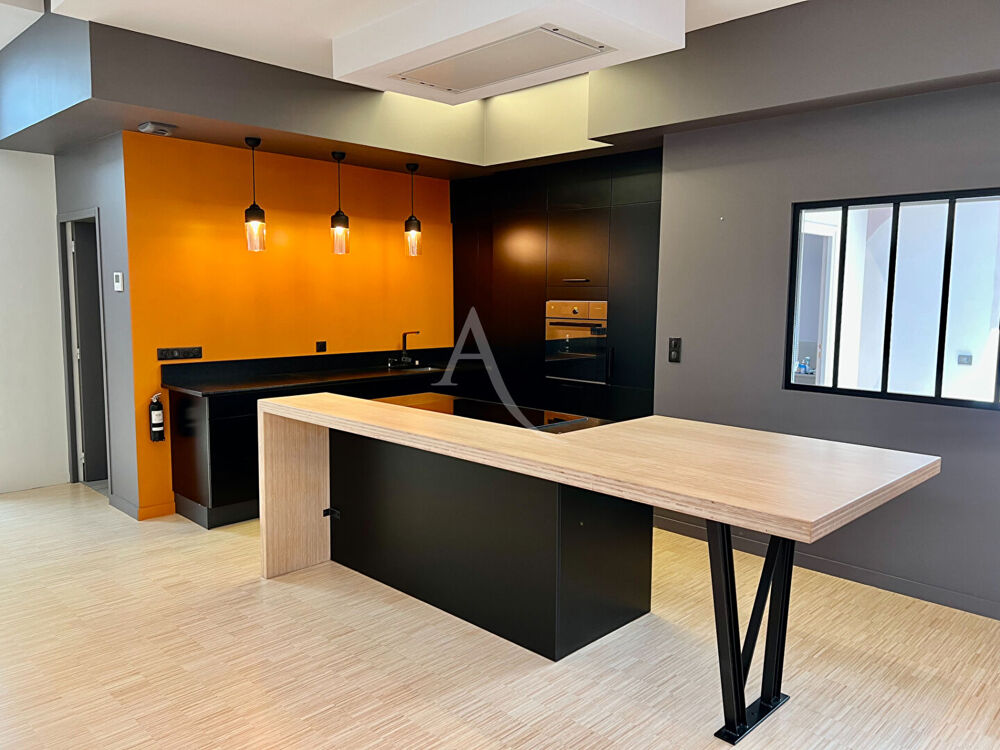 Location Maison Loft d'EXCEPTION SEMI-MEUBLE avec grande terrasse, proche du centre-ville et de la place des Carmes Clermont ferrand