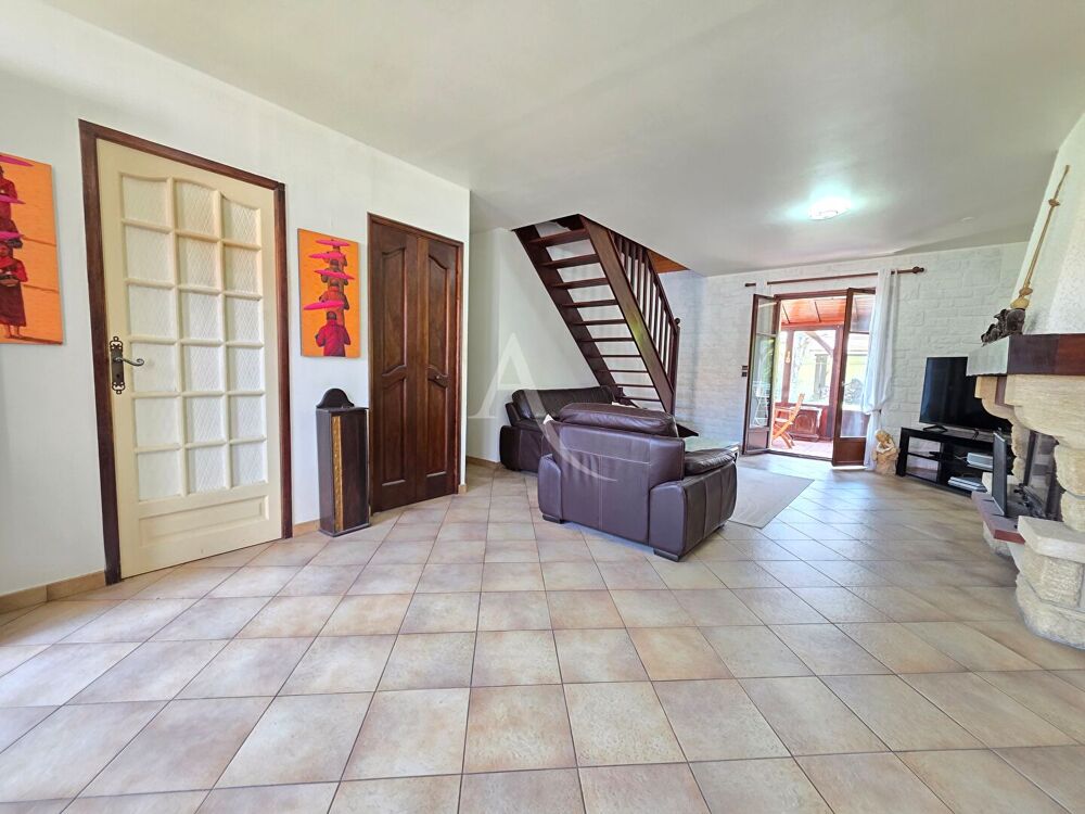 Maison 3 chambres avec véranda, insert et garage - Secteur calme proche toutes commodités