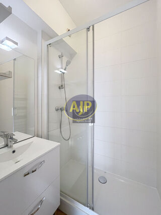  Appartement à louer 2 pièces 27 m²
