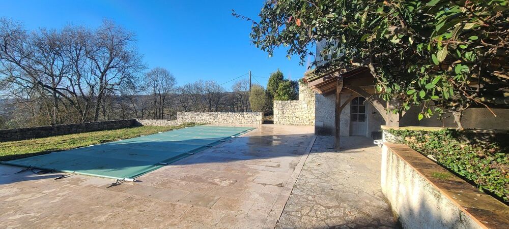 Projet famillial ou exploitation de gîte possible, pour ce très beau hameau à proximité de Roquecor