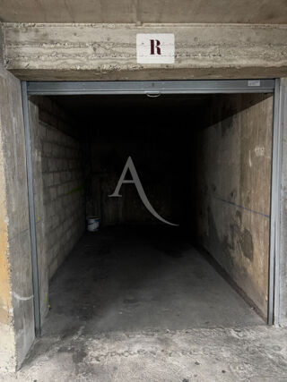  Parking / Garage à vendre 1 pièce  Paris
