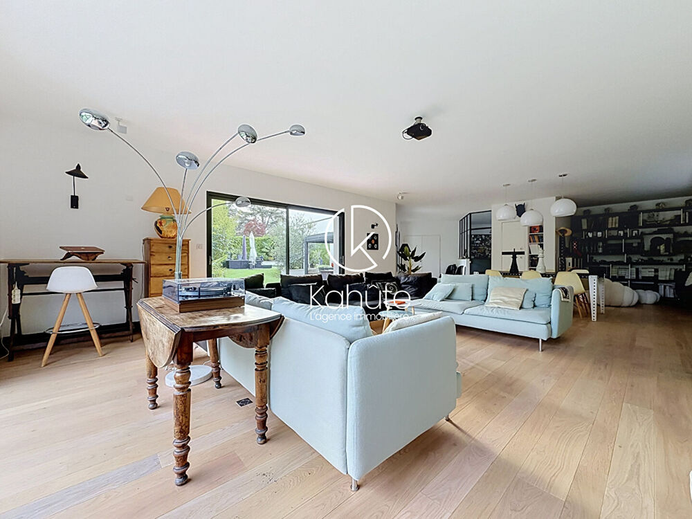 Vente Maison À seulement 10km de Lyon, à Charbonnières les Bains, maison d'architecte de 197m2, sur un terrain 1075m2, 8 pièces, 5 chambres, Charbonnieres les bains
