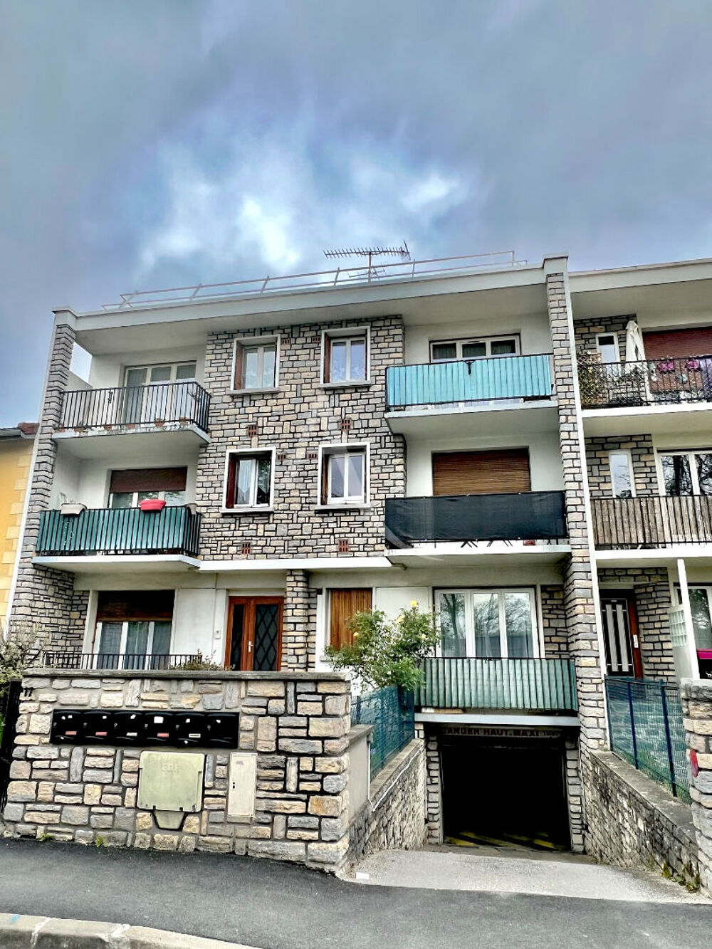 Vente Parking/Garage Box en sous-sol 1 voiture  Chevilly Larue proche métro ligne 14 L'Haÿ les Roses Chevilly larue