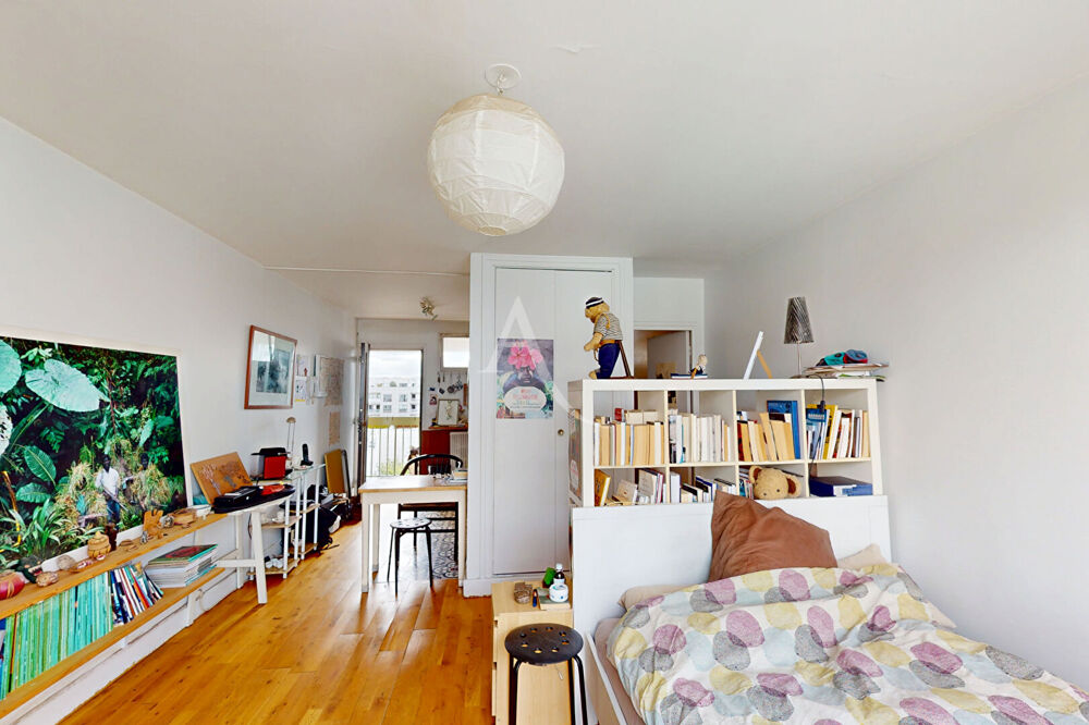 Vente Appartement Studio très lumineux au dernier étage ! Paris 20
