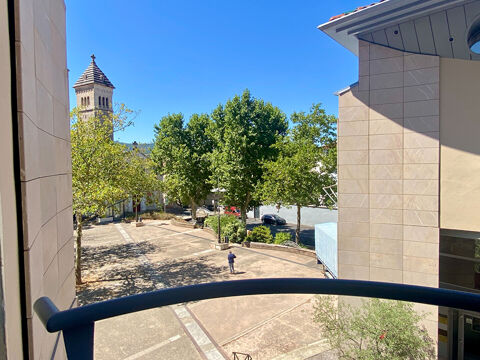   Centre-ville de Millau  Duplex professionnel avec locataire en place 