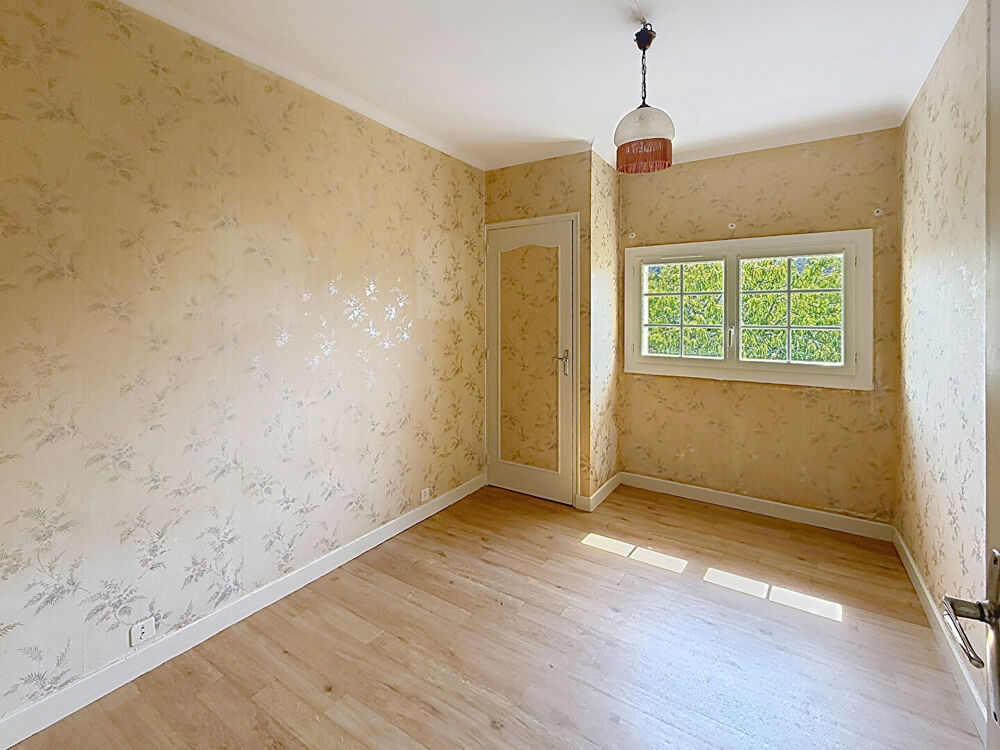 Maison familiale 6 pièces, 5 chambres, 125 m2 avec garage, jardin, dépendance, à Nantes.