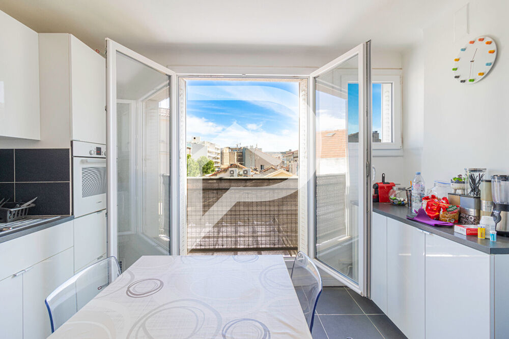 Vente Appartement Appartement  3 pièces 68 m2 MARSEILLE 13005 Marseille 5