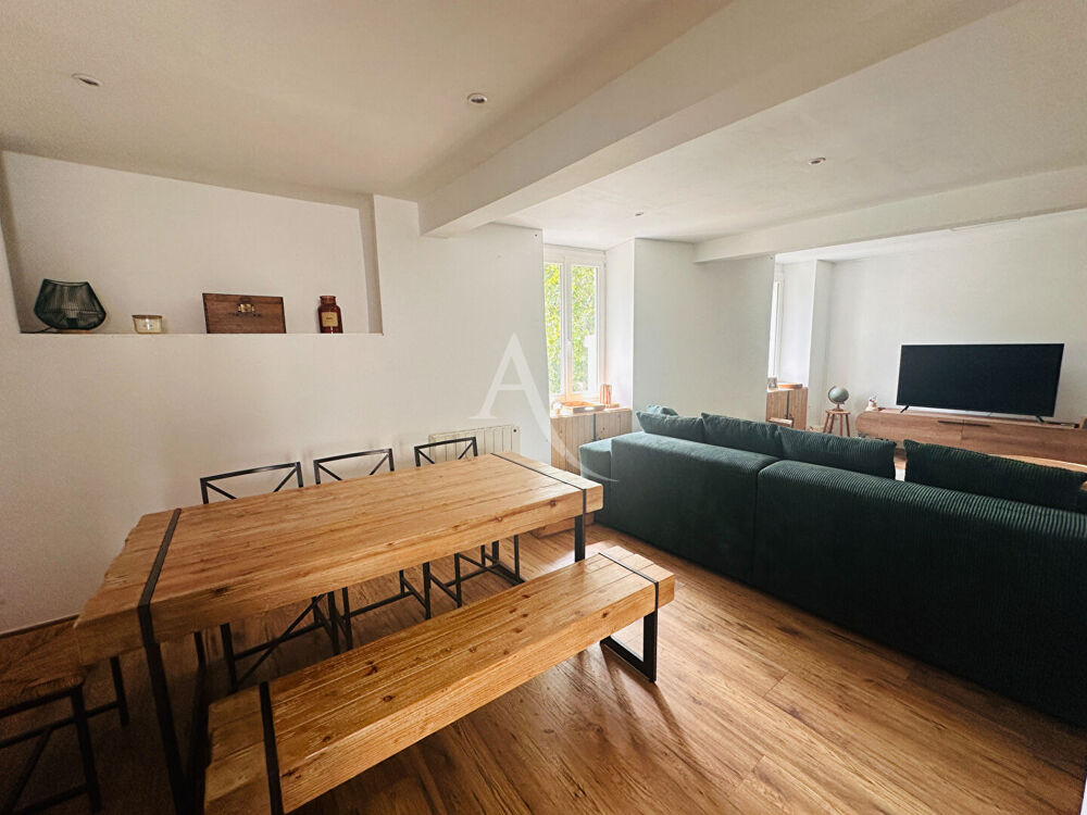 Vente Immeuble Immeuble de caractère sur la Rive Gauche de Saintes 9 pièce(s) 230 m2 Saintes