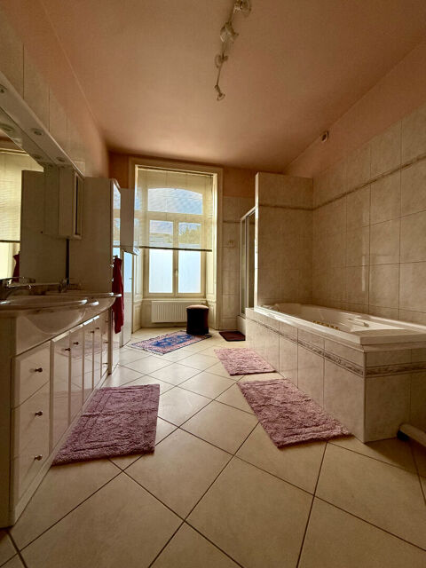  Appartement � louer 4 pi�ces 146 m�