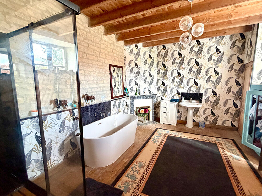 Fabuleuse opportunité d'investissement : maison principale + maison de 2 chambres + studio. Classement énergétique exceptionnel