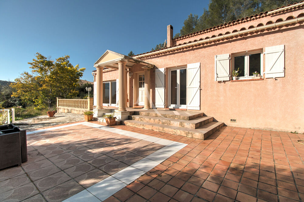 Vente Maison TOULON OUEST : Superbe maison 5 Pices sur terrain arbor de 3.480 m avec piscine. Toulon