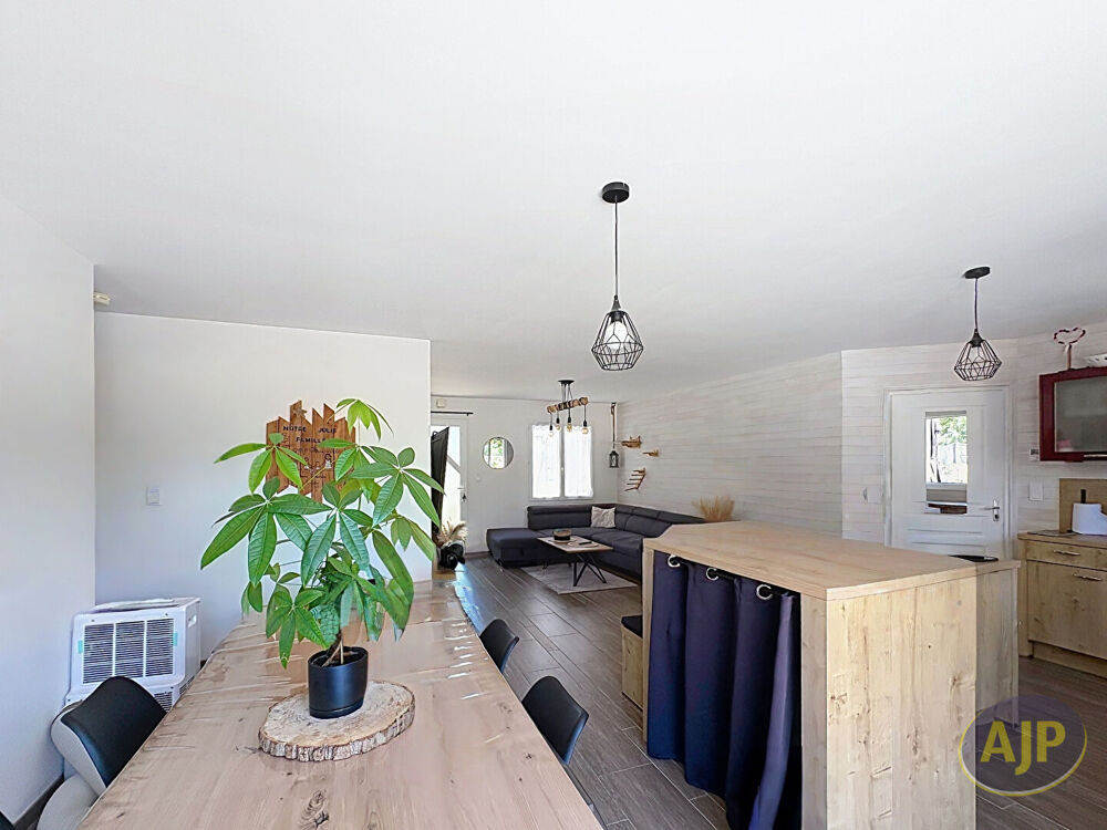 Maison 5 pièces 95 m² · à Les Magnils Reigniers · 95 m² · 216 378 €