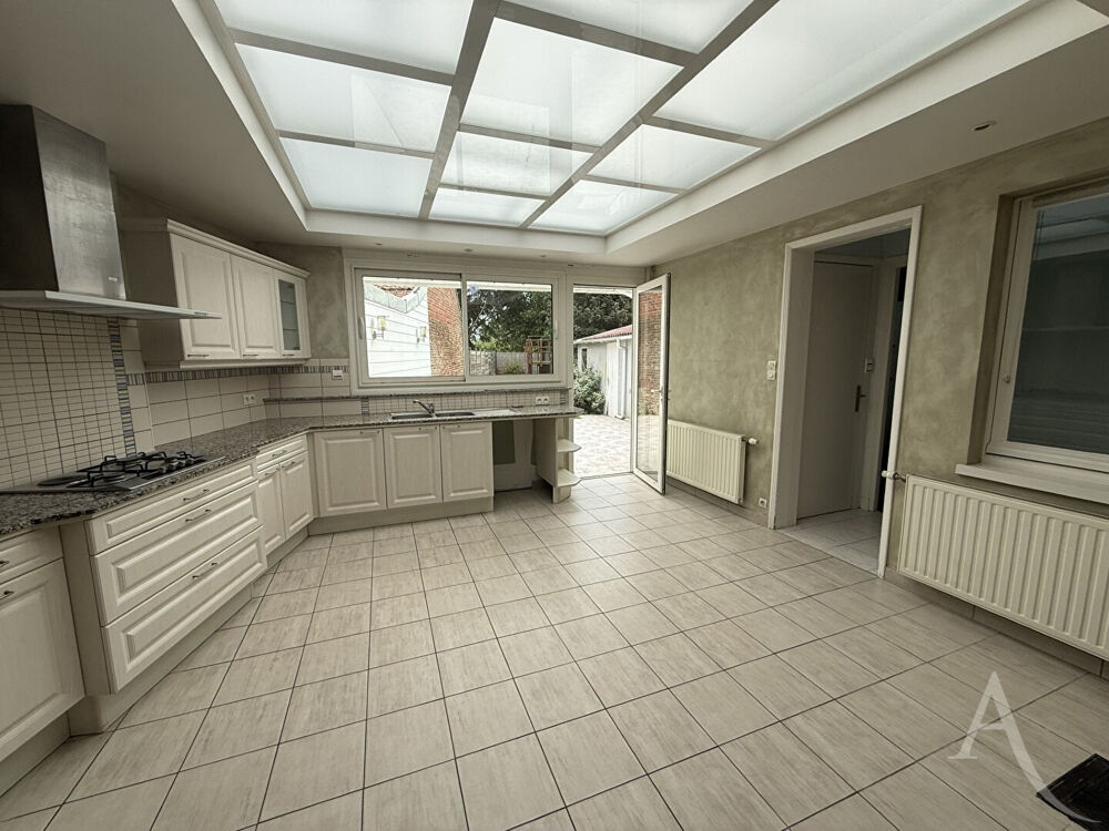 Maison mitoyenne - 6 pièce(s) 148 m² - RENESCURE