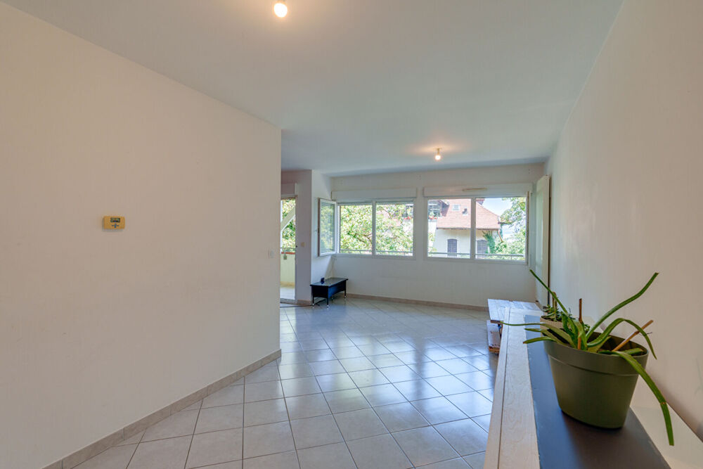 Vente Appartement Appartement 3 pièces 60.02 m²  loi Carrez avec cave et garage en centre ville d'EVIAN-LES-BAINS Evian les bains