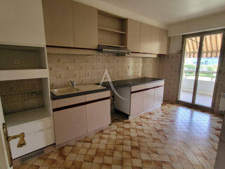  Appartement à louer 3 pièces 76 m²