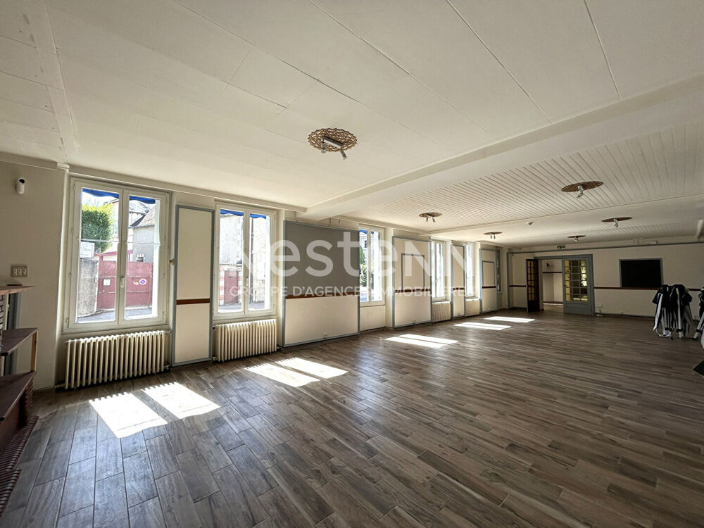 Ensemble immobilier à usage commercial en plein centre de Chabris (Indre 36)