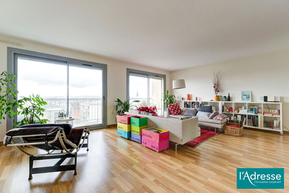 DERNIER ETAGE vue CATHEDRALE