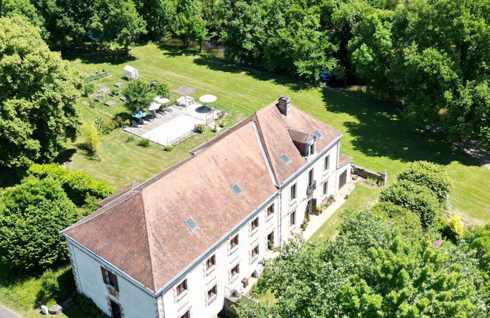 DORDOGNE - Proche EXCIDEUIL - Propriété sur île privée avec piscine